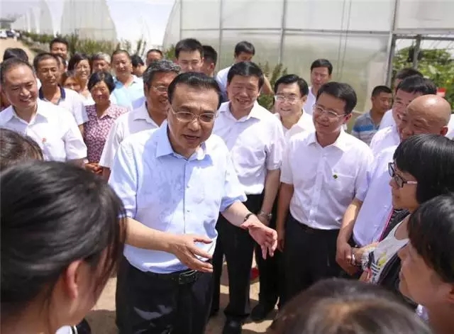 李克強(qiáng)總理冒酷暑考察陜西羊乳產(chǎn)業(yè)鏈，精準(zhǔn)扶貧項(xiàng)目